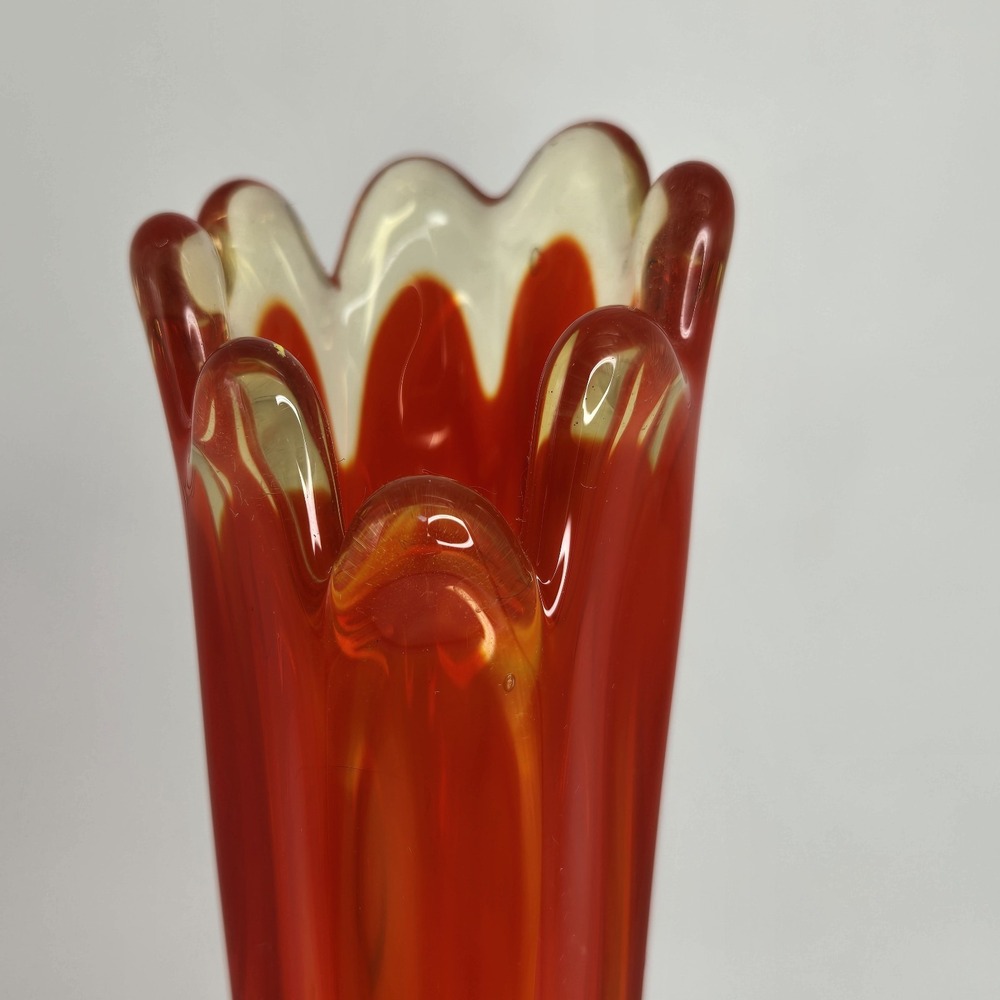 Vtg L.E. Smith 13" Swung Vase Amberina Cadmium UV Glow 8-Finger MCM Glass - Picture 8 of 10